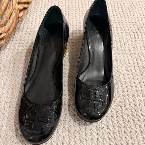 Tory Burch Black Patent Leather Heels with Gold Accent - Picture 2 of 5